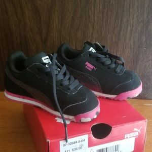 New kids Puma tennis shoes size 6